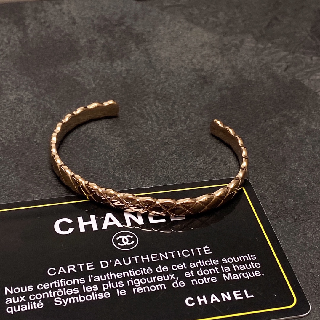 Ch**el Coco Crush Bracelet Gold For Women