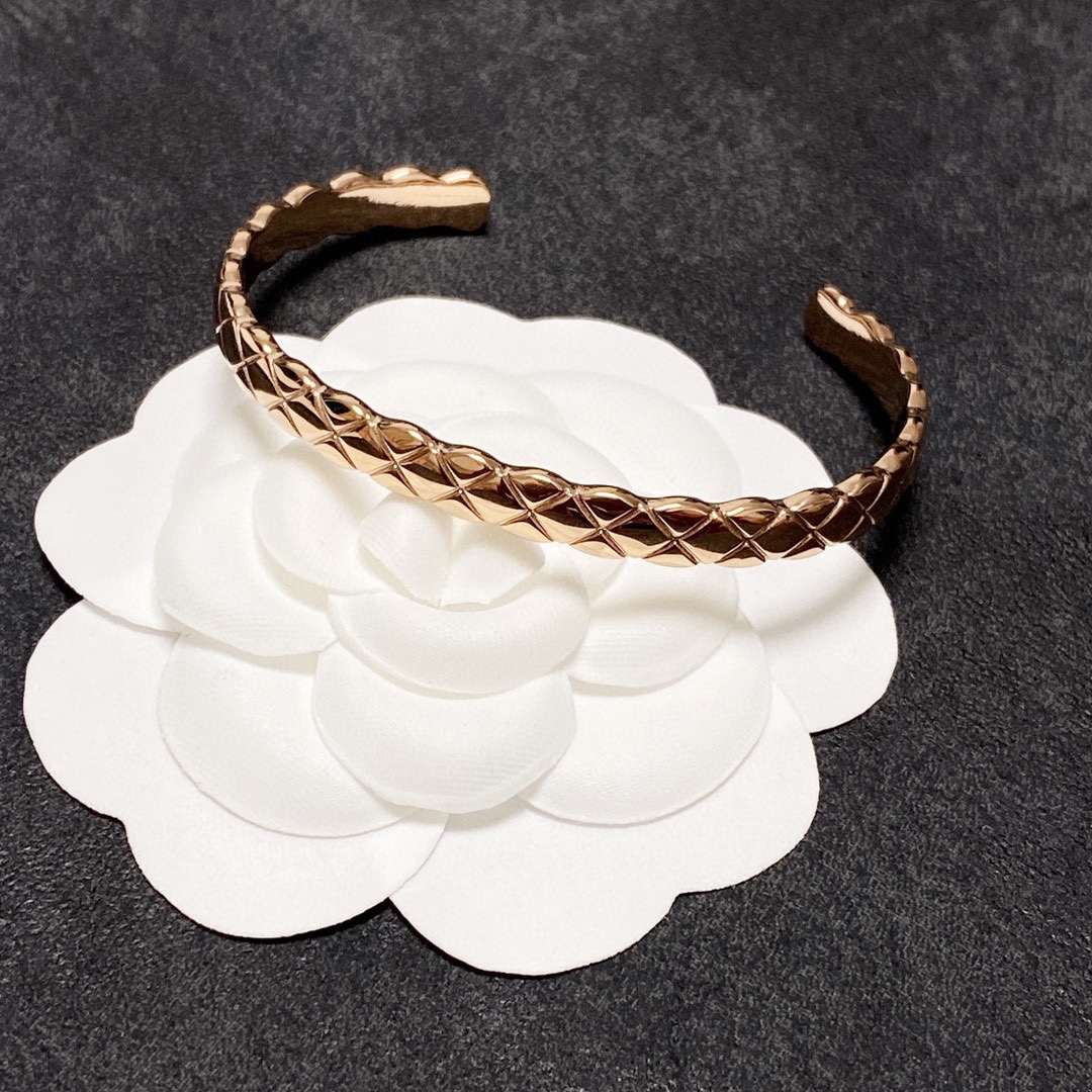 Ch**el Coco Crush Bracelet Gold For Women