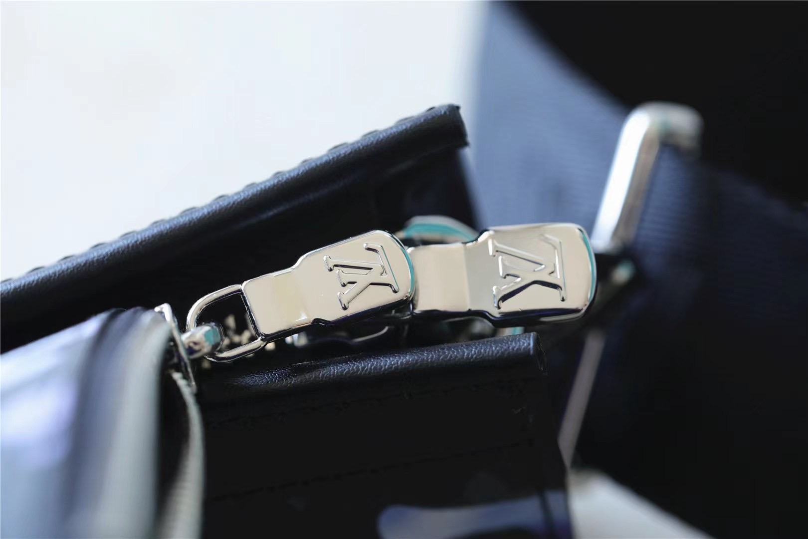 Gaston Wearable Wallet Bag Shouder Bags Black For Men 8.7in/22cm M81753