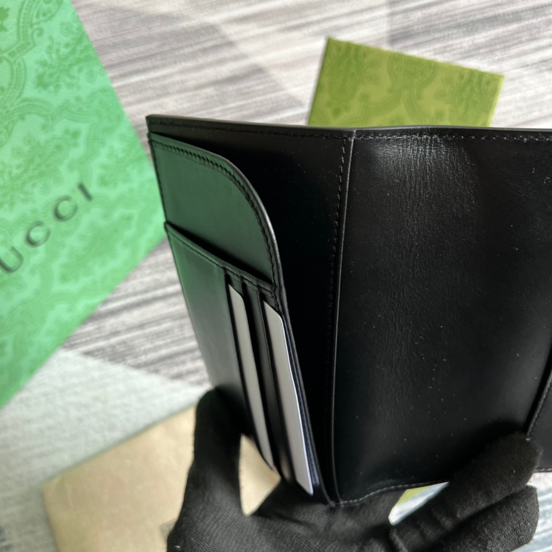 Gvc*1 GG Embossed Passport Case Black For Men 5.7in/10.5cm ‎724562 1W3AN 1000