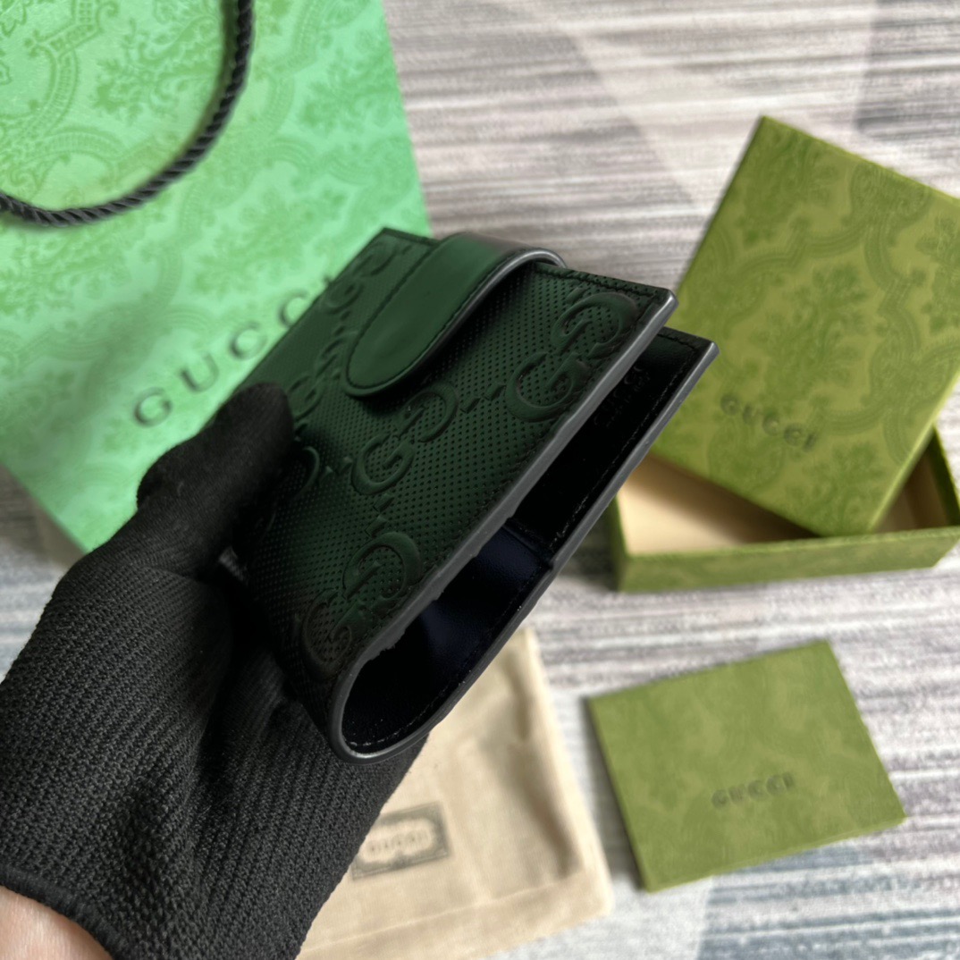 Gvc*1 GG Embossed Passport Case Black For Men 5.7in/10.5cm ‎724562 1W3AN 1000