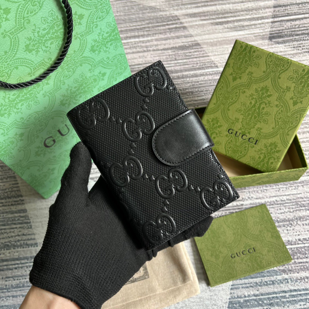 Gvc*1 GG Embossed Passport Case Black For Men 5.7in/10.5cm ‎724562 1W3AN 1000