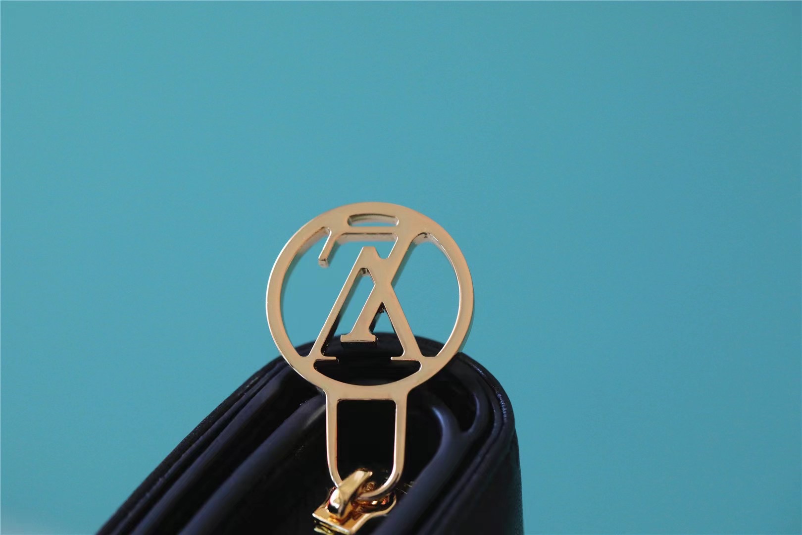 L0vis Vvtt0n Lou Wallet Monogram Embossed Black For Women 4.3in/11cm