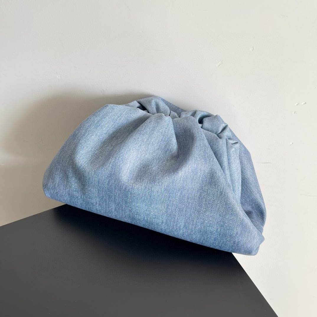 B0tt*ga Ven*ta Teen Pouch Blue For Women‎ 12.2in/31cm