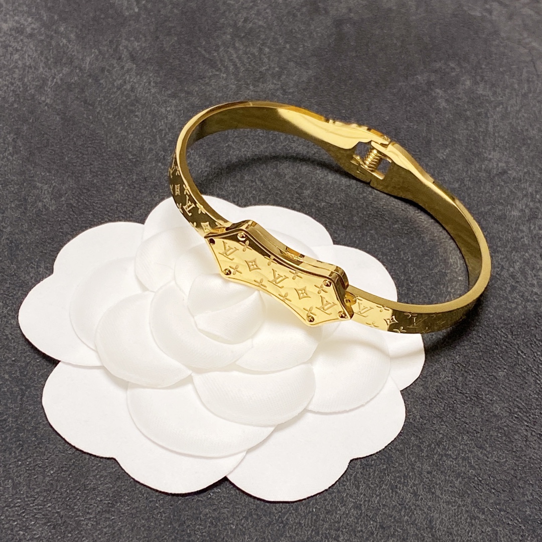 L0vis Vvtt0n LV Titan Bracelet Gold Tone For Women