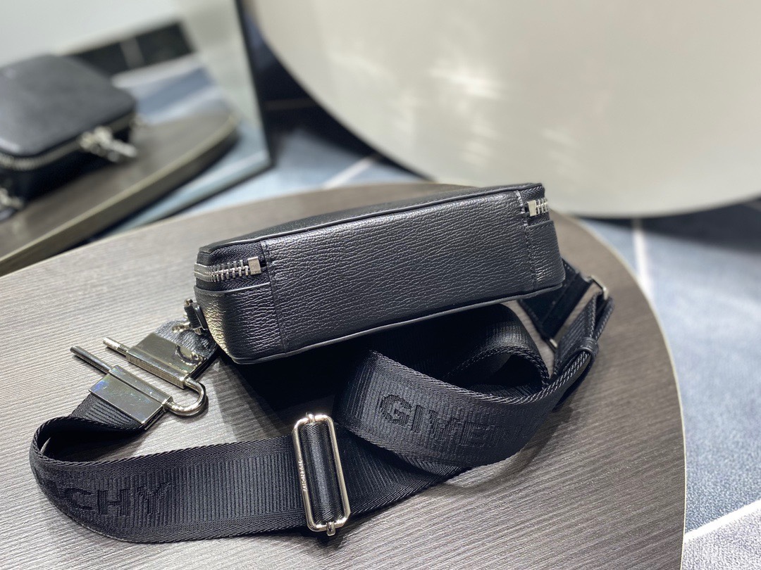 Givenchy Antigona Grained Camera Bag Black For Women‎ 7.3in/18.5cm