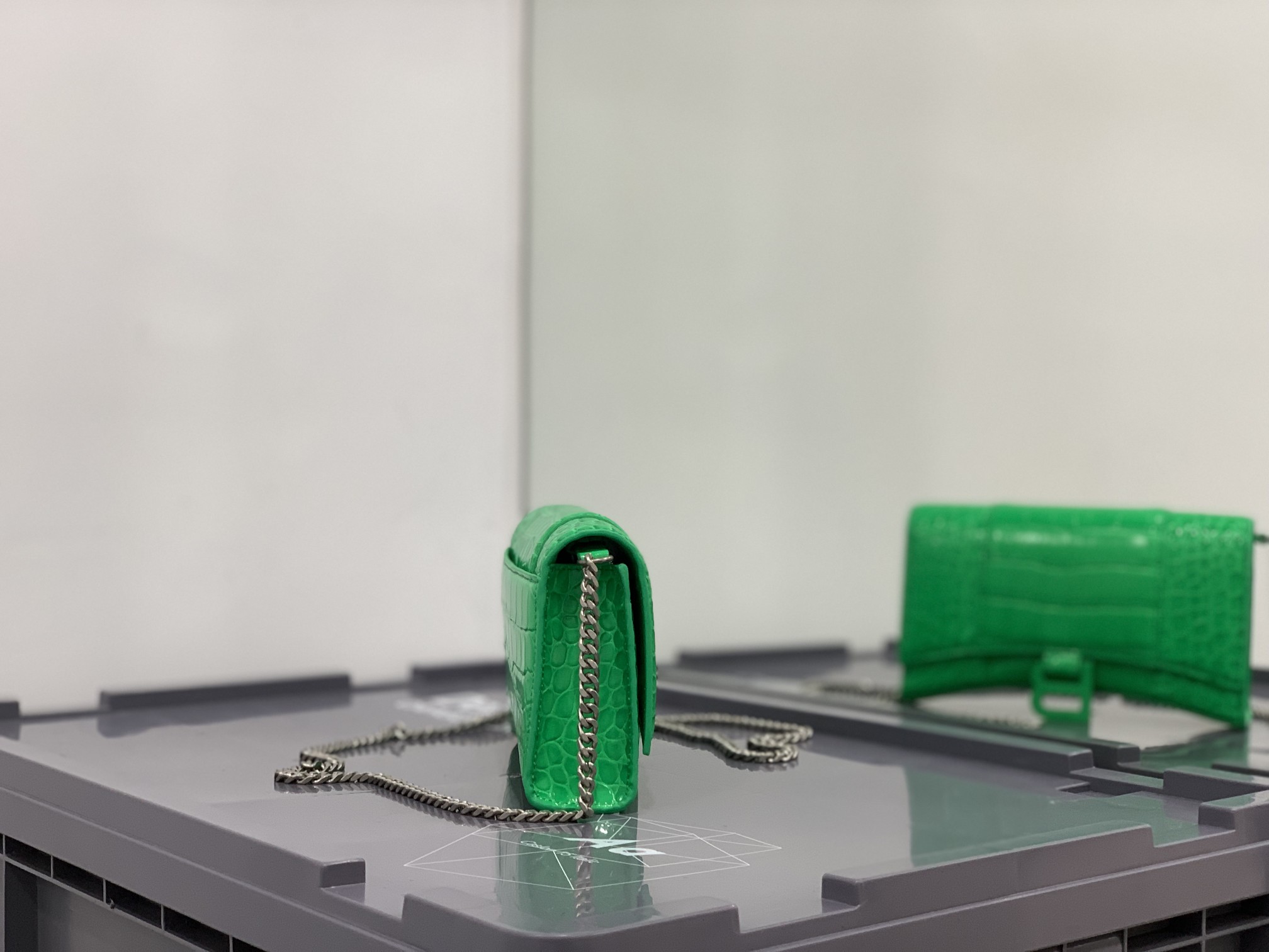 Ba1en*iaga Hourglass Wallet Silver/Grey/Gold/Green/Black For Women‎ 7.6in/19cm 6560502UDF71000