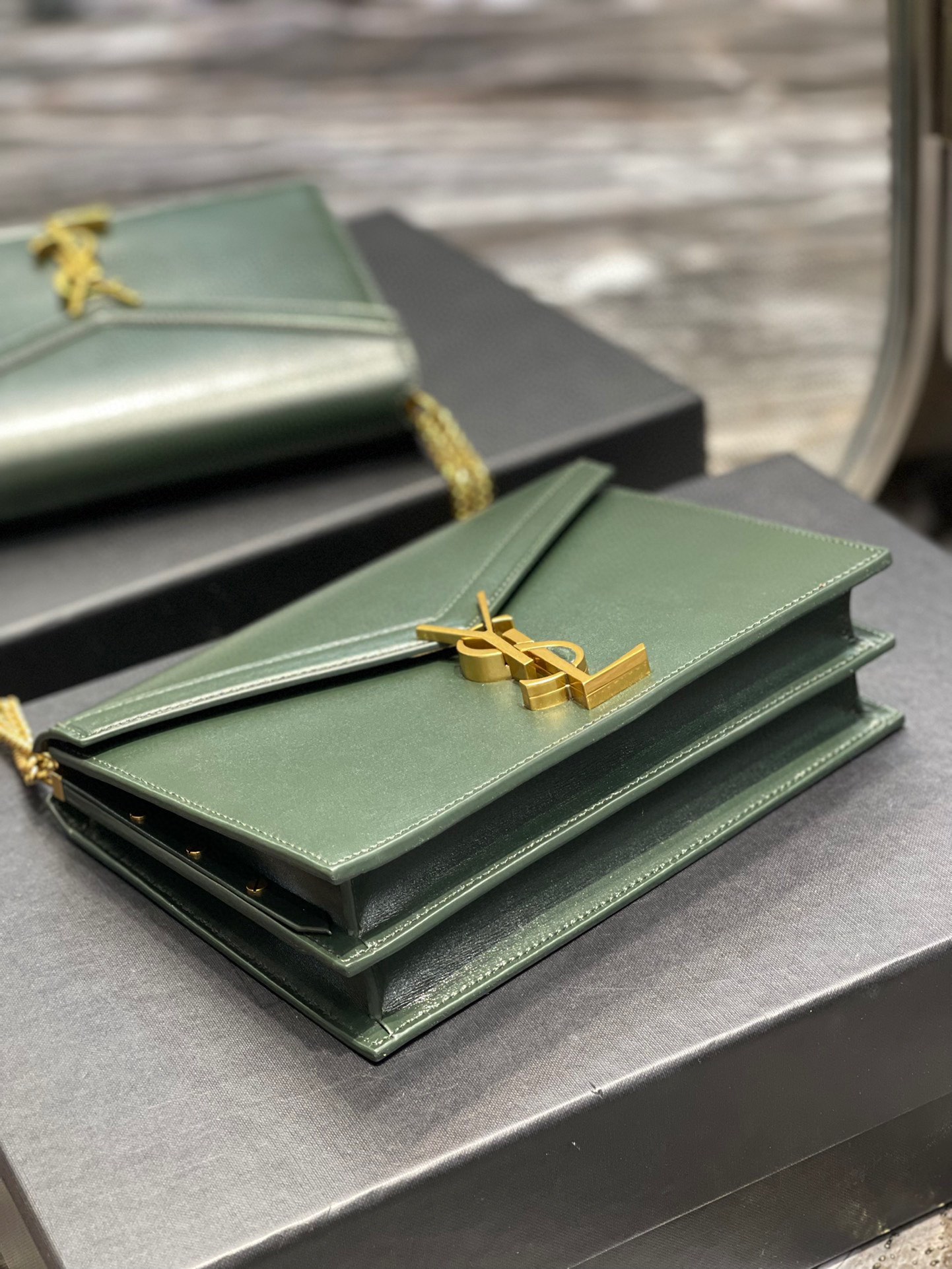 Sa1nt Lau*nt Cassandra Medium Chain Bag Black/White/Red/Green/Burgundy For Women‎ 8.6in/22cm