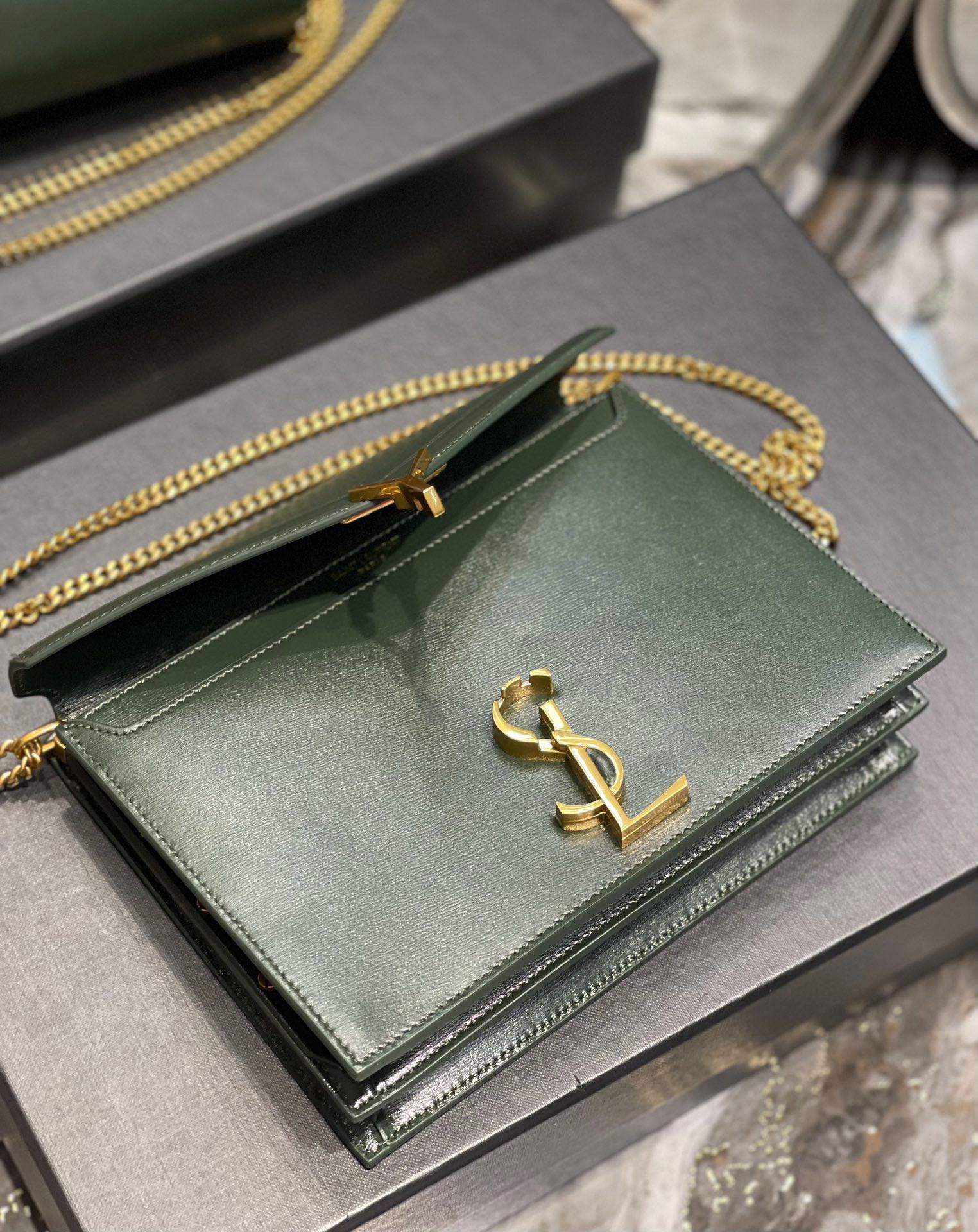 Sa1nt Lau*nt Cassandra Medium Chain Bag Black/White/Red/Green/Burgundy For Women‎ 8.6in/22cm