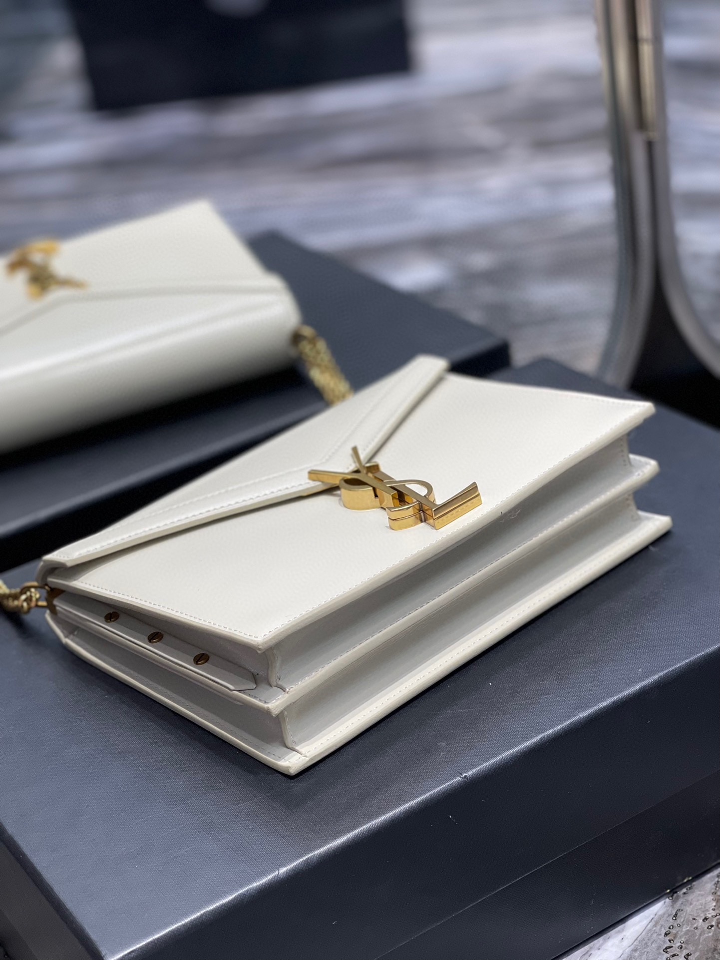 Sa1nt Lau*nt Cassandra Medium Chain Bag Black/White/Red/Green/Burgundy For Women‎ 8.6in/22cm