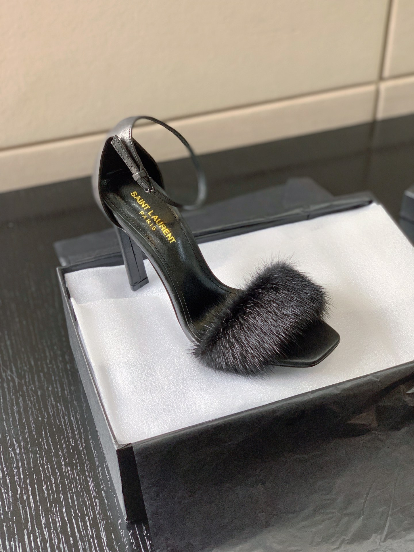 Sa1nt Lau*nt Bea Ankle Strap Sandals Black For Women