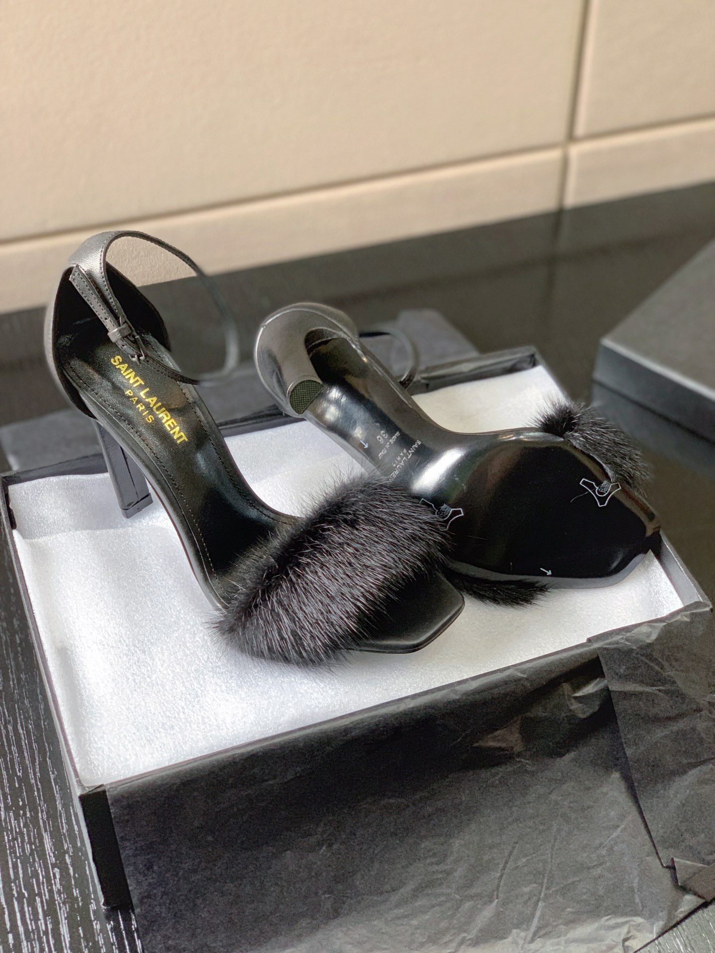 Sa1nt Lau*nt Bea Ankle Strap Sandals Black For Women