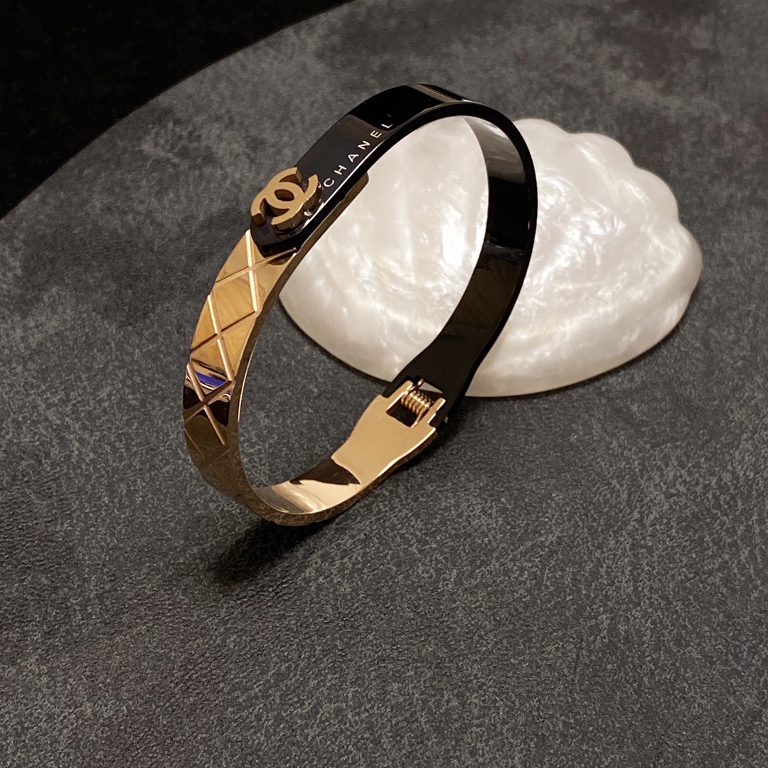 Ch**el CC Bracelet Gold For Women