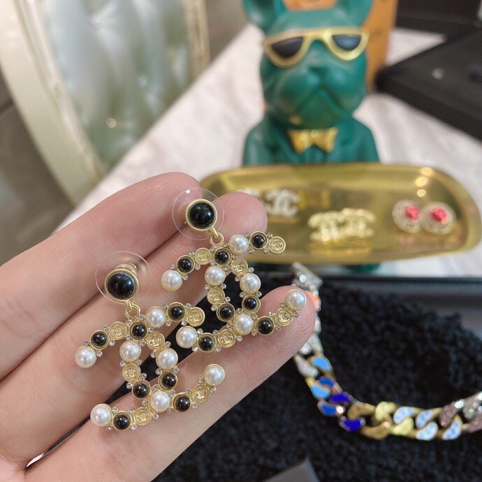 Ch**el Combinating White And Black Pearl Earrings Gold Tone For Women