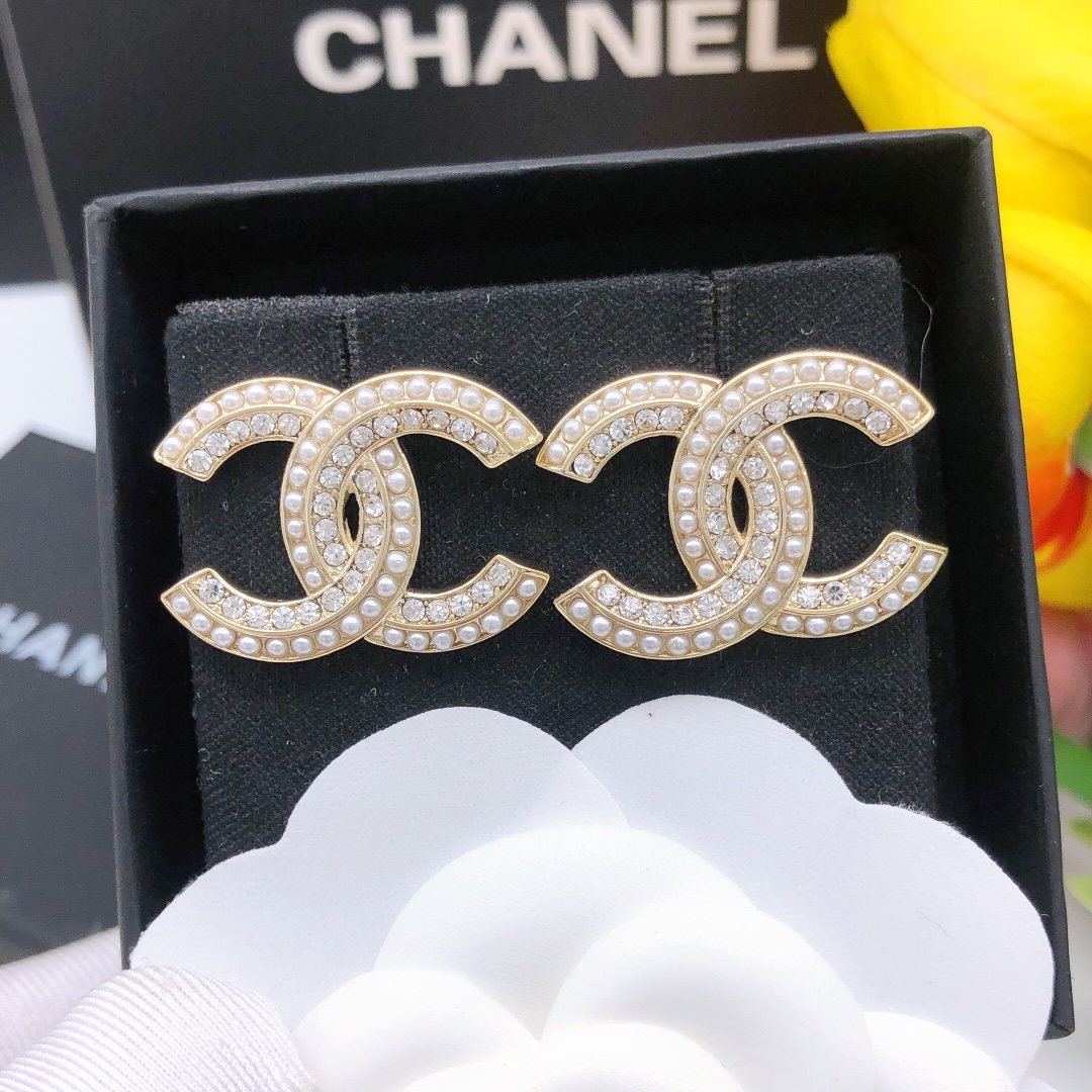 Ch**el Crystal CC Stud Earrings Gold For Women