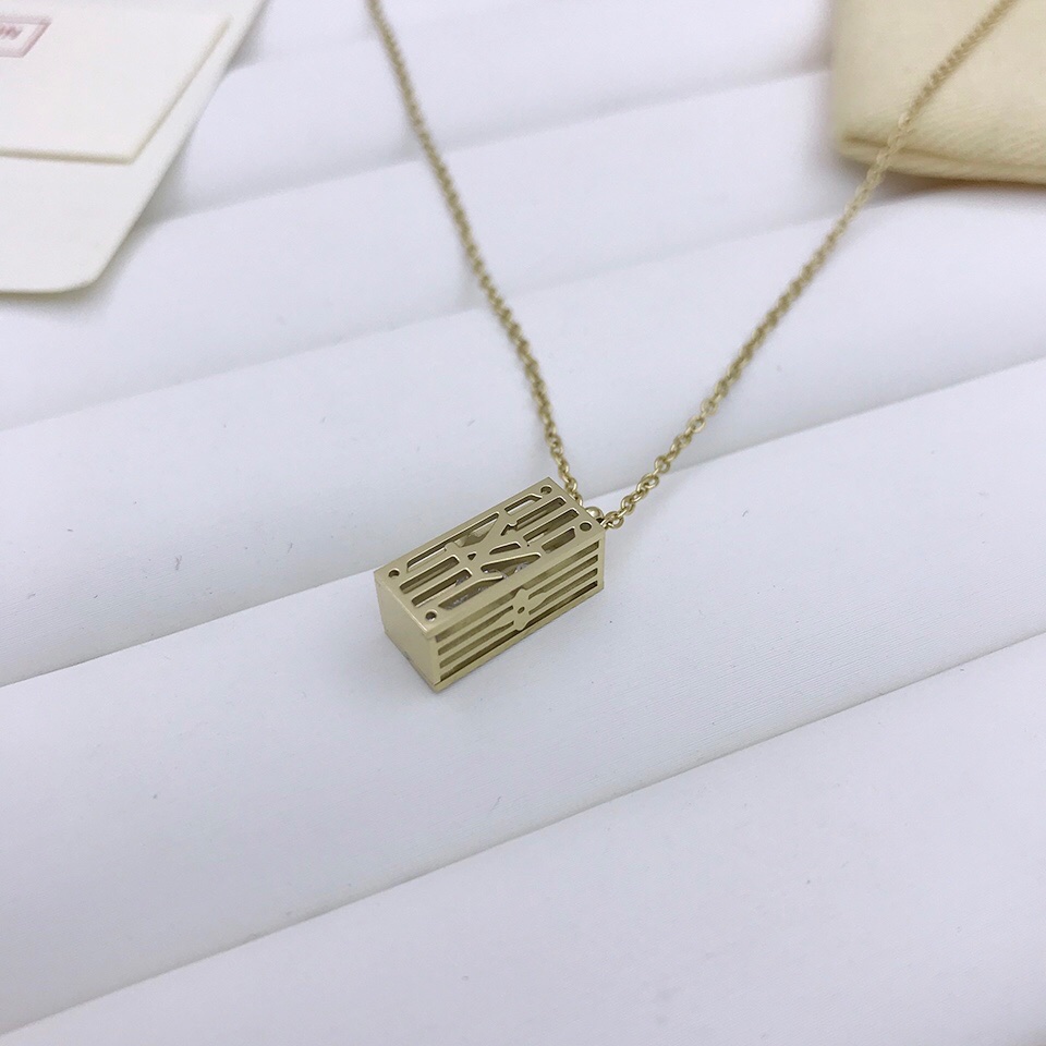 L0vis Vvtt0n Rectangular Pendant Necklace Gold Tone For Women