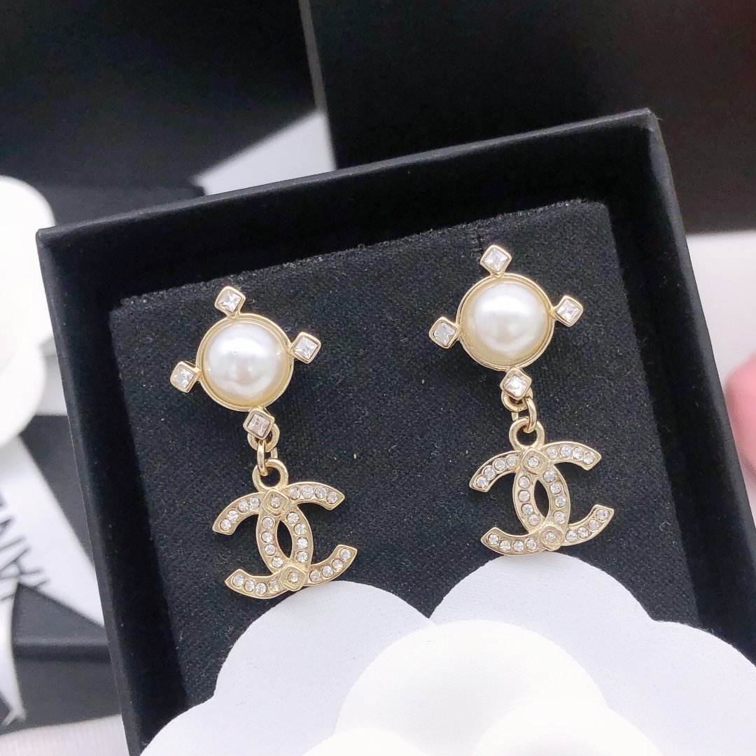 Ch**el Round Pearl Earrings Gold For Women