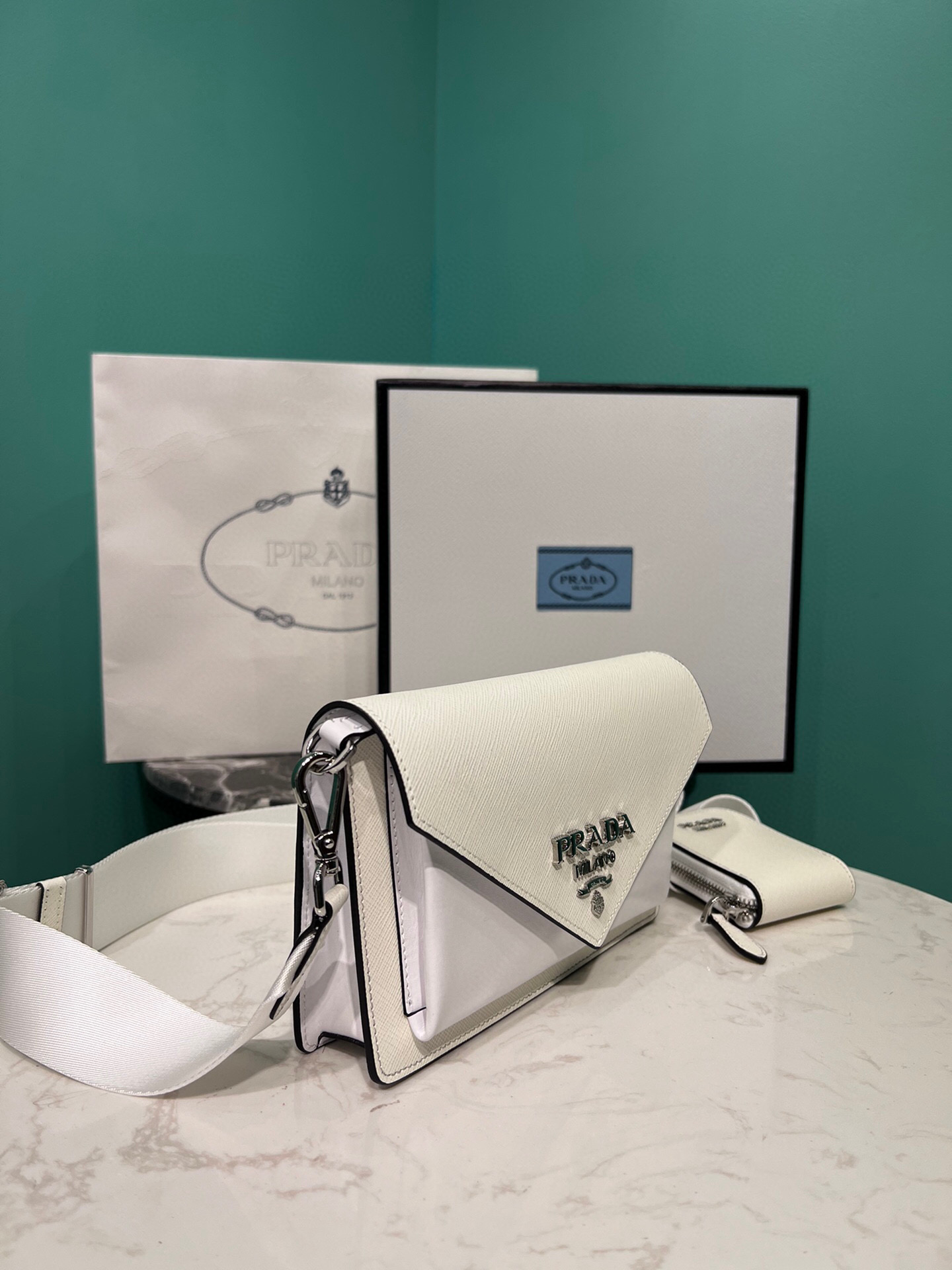 Pra*a Saffiano Mini Envelope Bag In White For Women 7.8 in/ 20cm 1BP020_2EVU_F0009_V_N2O