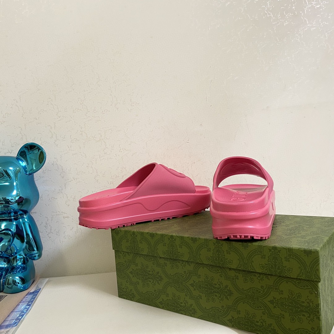 Gvc*1 Interlocking G Slide Sandal Pink For Men