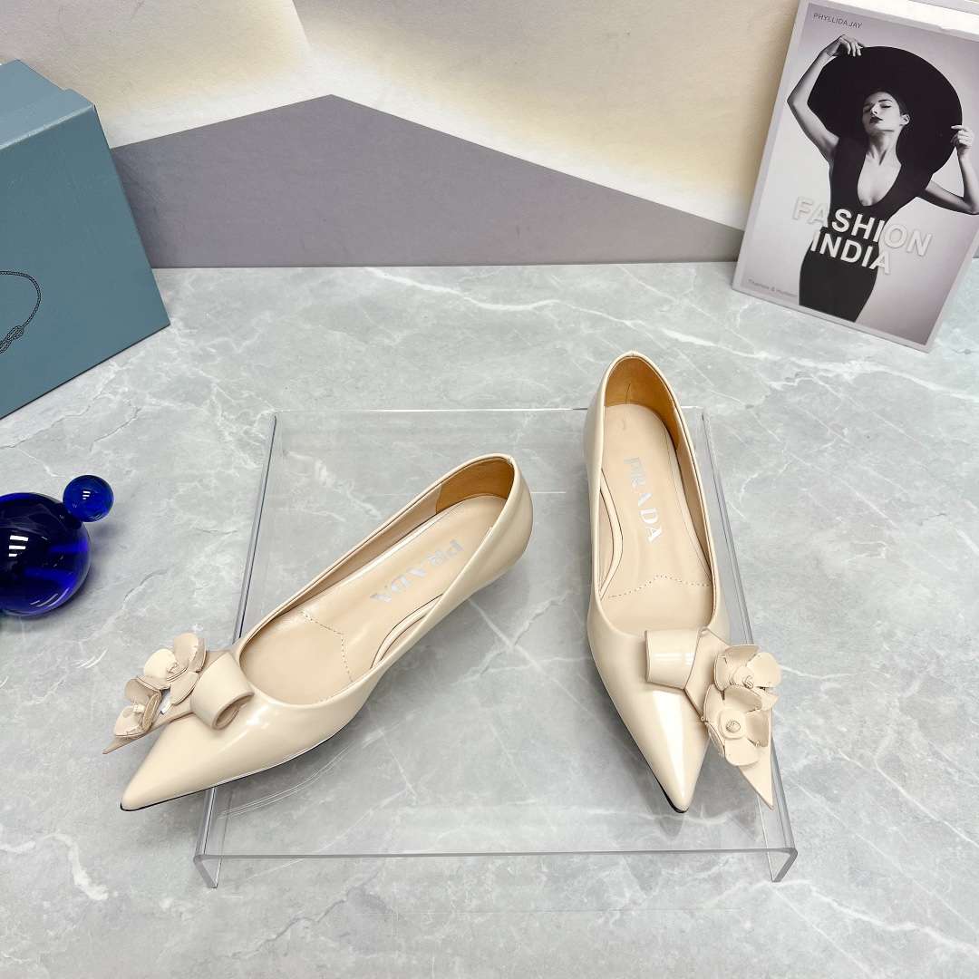 Pra*a Patent Pumps Cream For Women