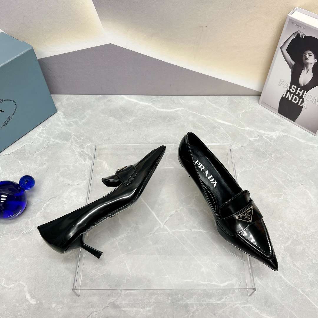 Pra*a Patent Pumps Black For Women