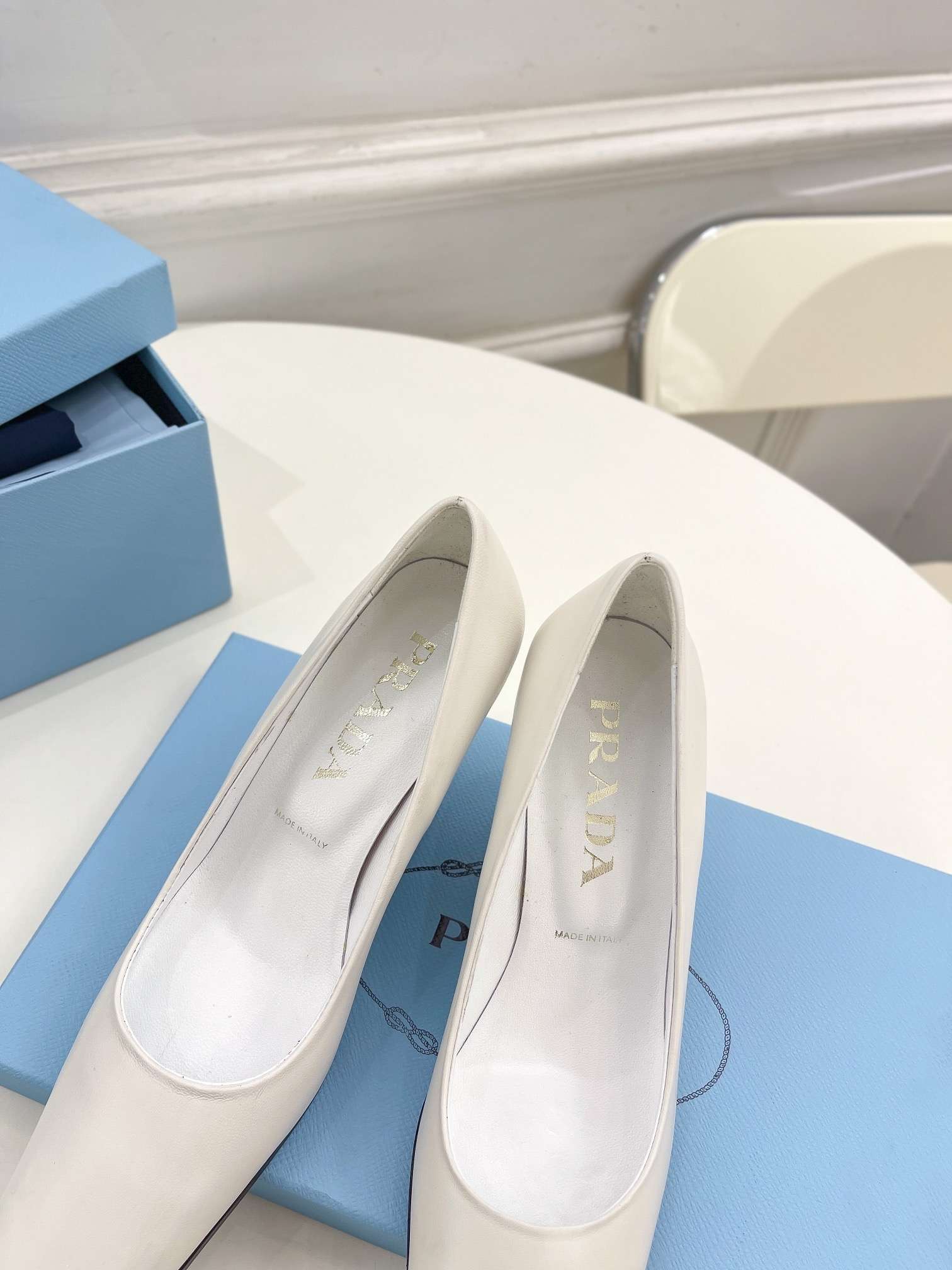 Pra*a Brushed Pumps White For Women