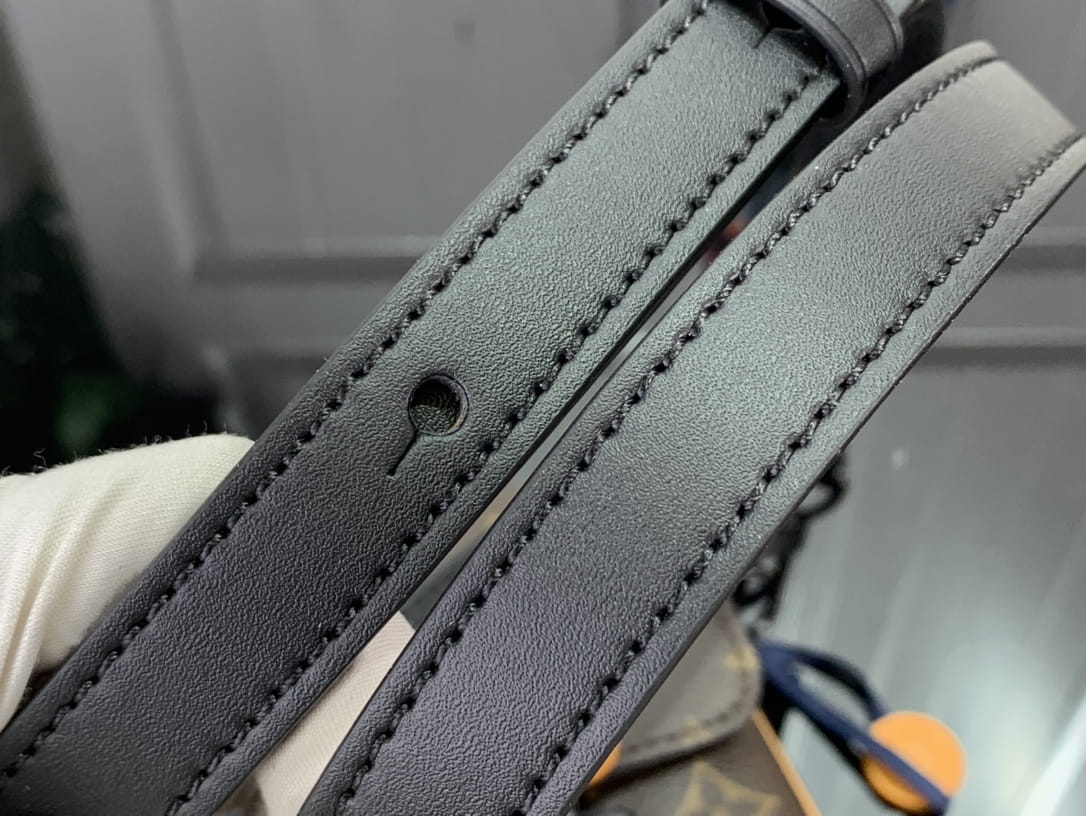 L0vis Vvtt0n S-Lock Vertical Wearable Wallet Brown For Men 19cm/ 7.5 in