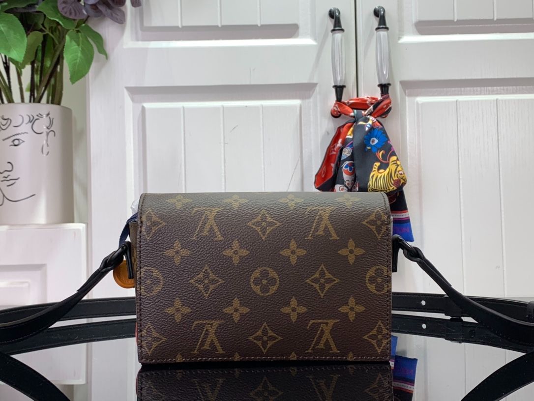 L0vis Vvtt0n Steamer Wearable Wallet Brown For Men 18cm/ 7.1 in M82534