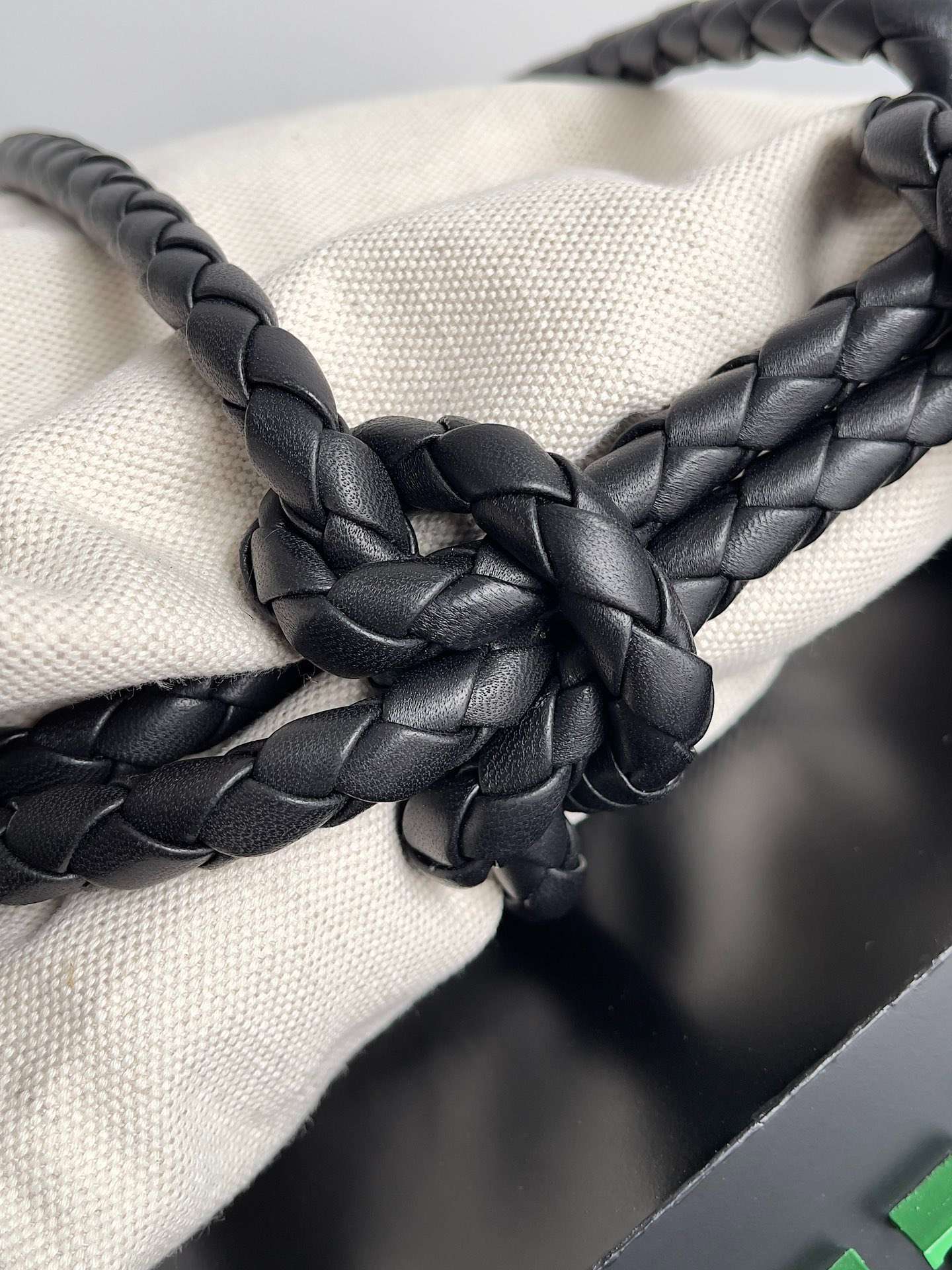 B0tt*ga Ven*ta Quadronno Shoulder Bag Cream For Women 18in/46cm