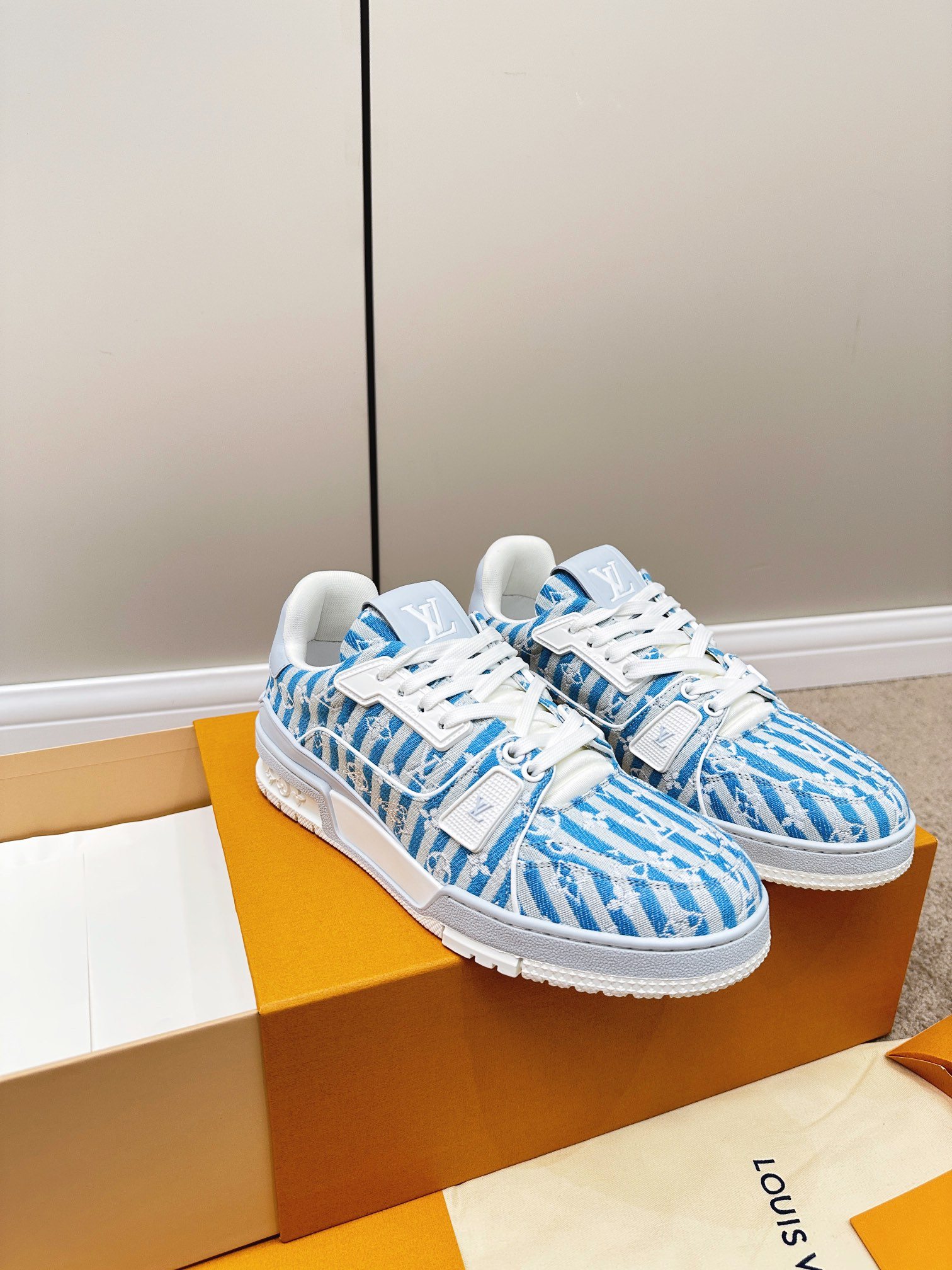 L0vis Vvtt0n Retro Basketball Sneakers Blue For Women