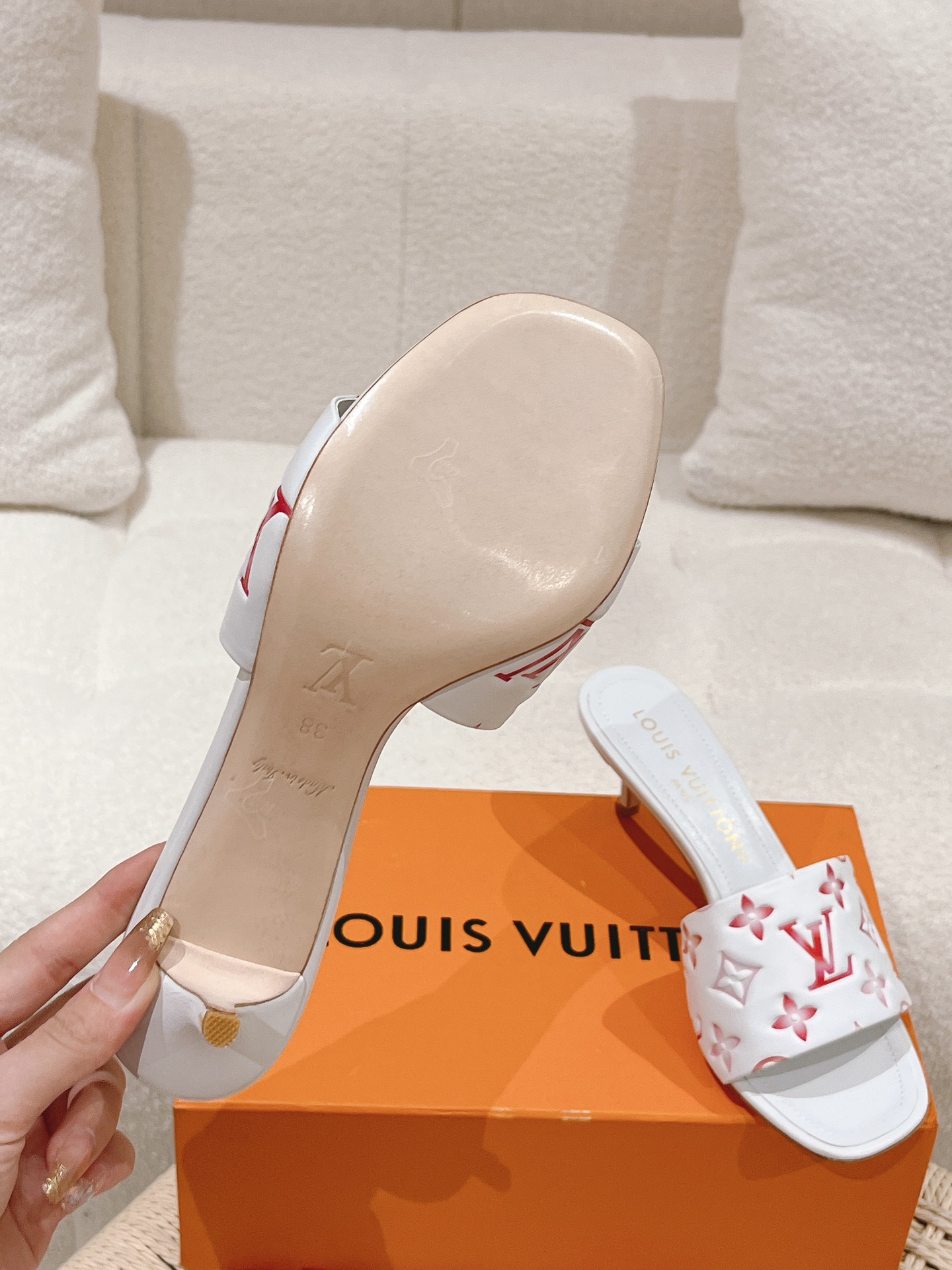 L0vis Vvtt0n Revival Mule White For Women