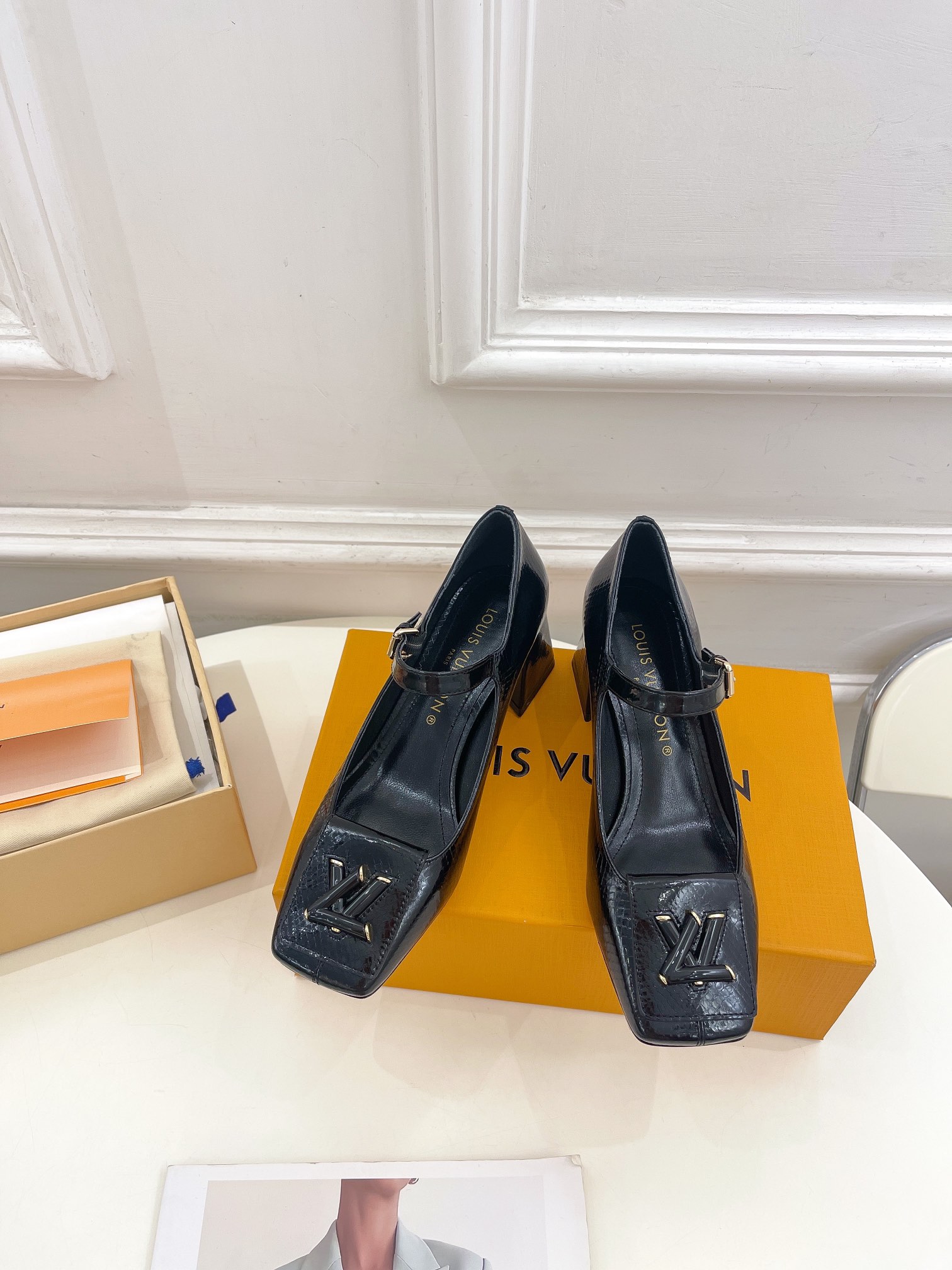 L0vis Vvtt0n Shake Pump Black For Women 5.5 cm / 2.2-inch