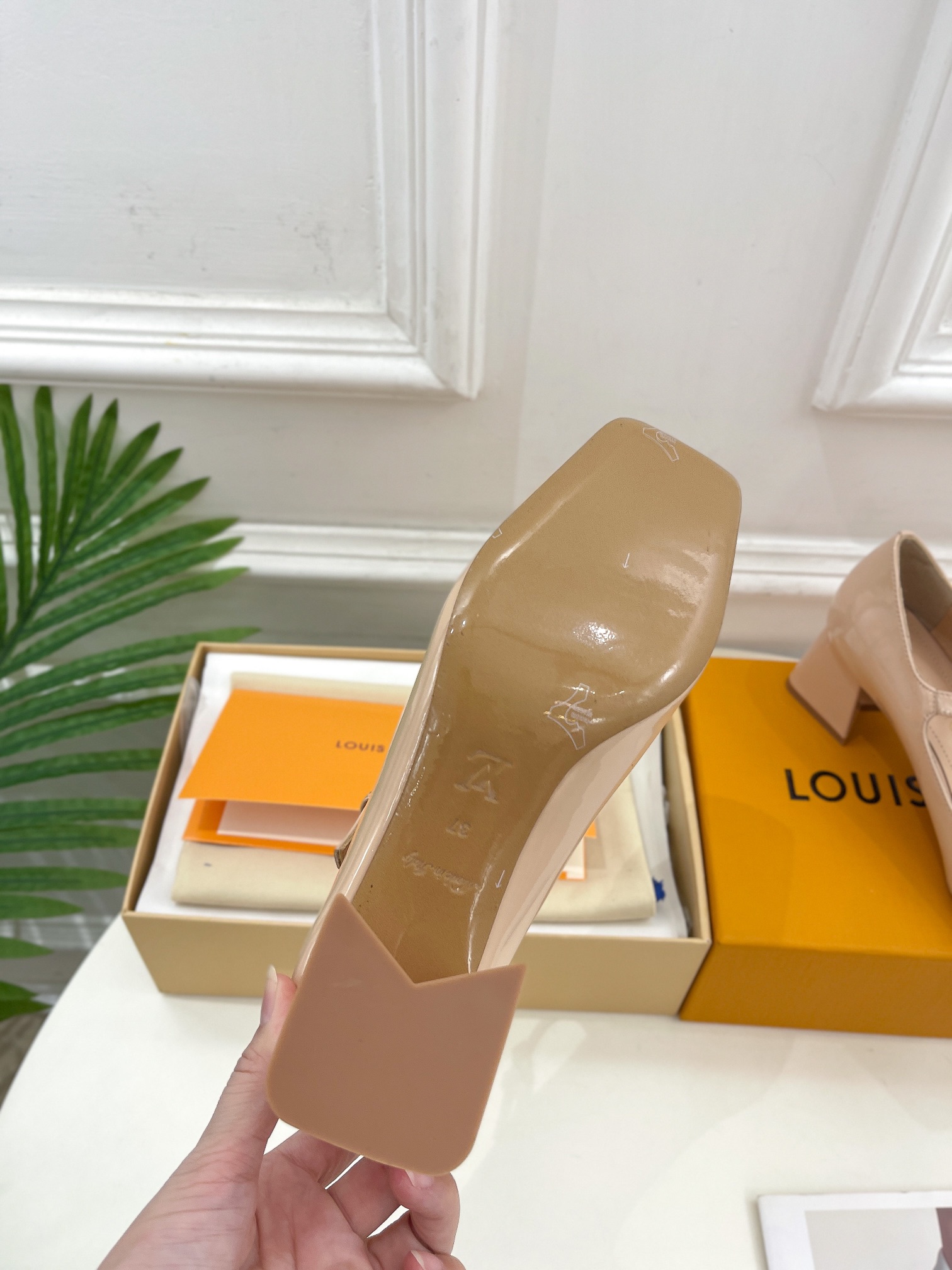 L0vis Vvtt0n Shake Pump Pink For Women 5.5 cm / 2.2-inch