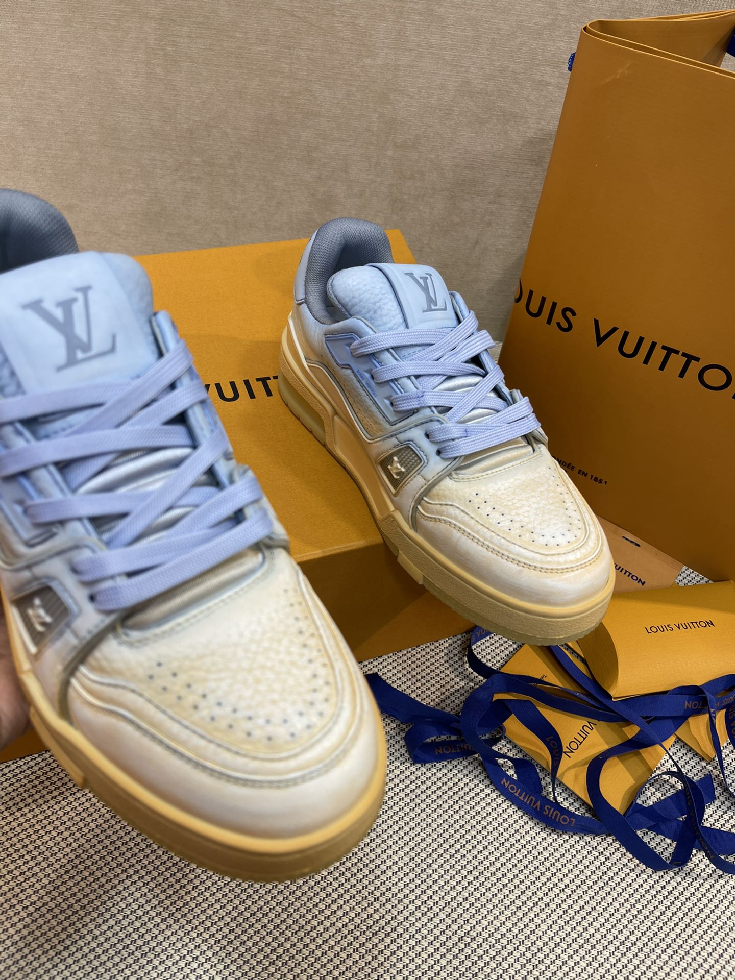 L0vis Vvtt0n Trainer Sneaker LV Light Blue For Women