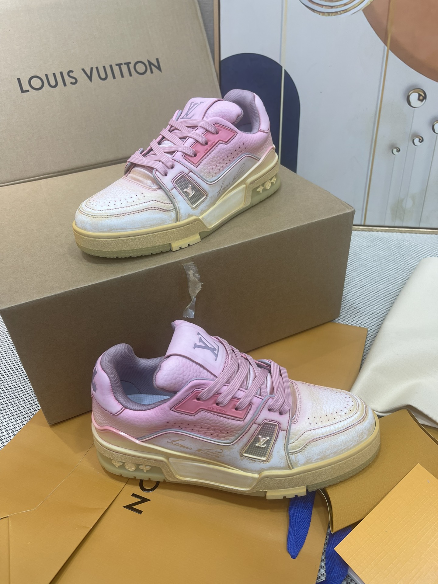 L0vis Vvtt0n Trainer Sneaker LV Pink For Women