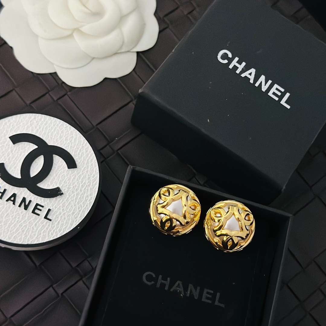 Ch**el Double C-Shaped Round Pearl Earrings Gold For Women