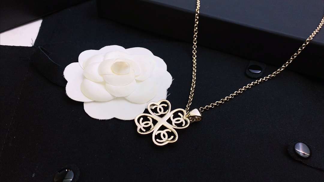 Ch**el Hollow C Double Heart-Shaped Short Necklace Gold For Women
