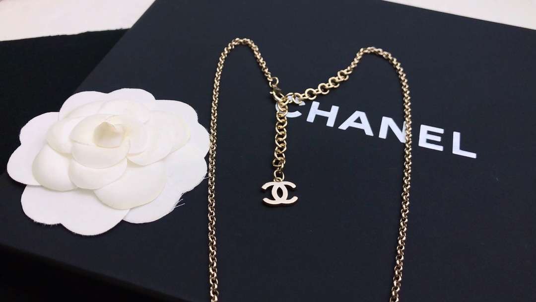 Ch**el Hollow C Heart-Shaped Necklace Gold For Women