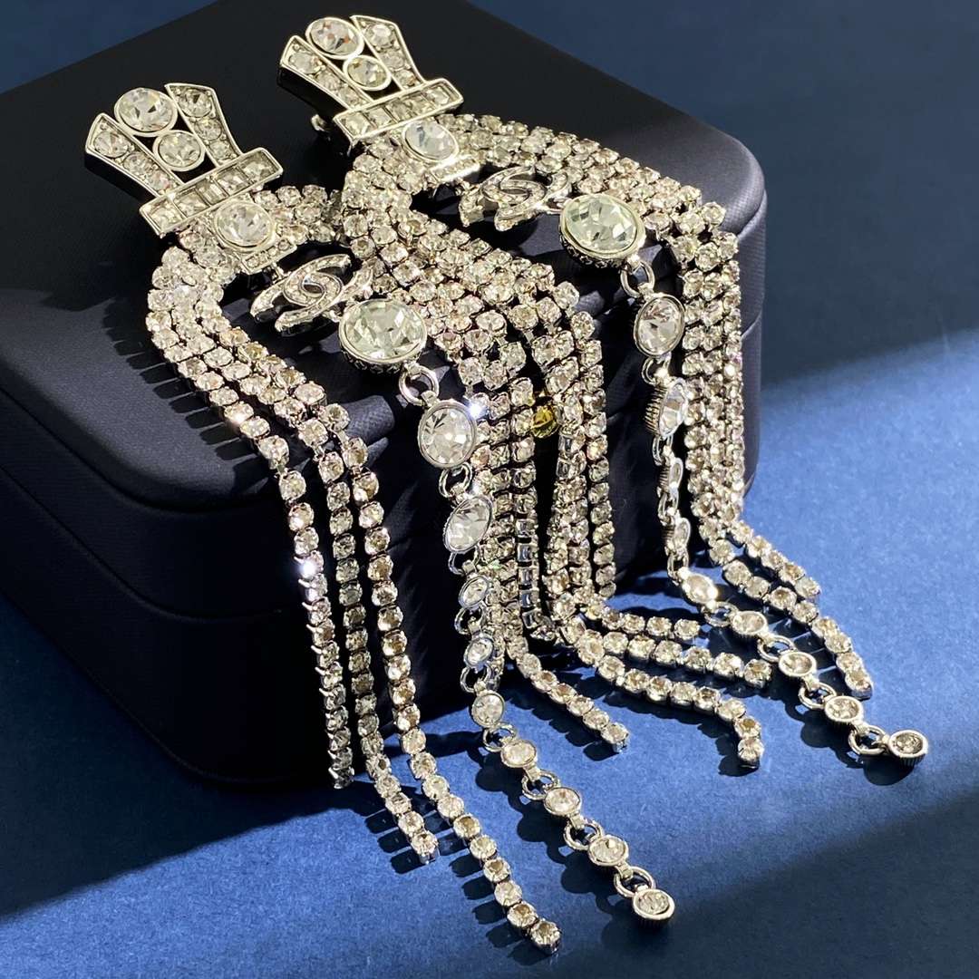 Ch**el Tassel Claw Chain Earrings Silver For Women