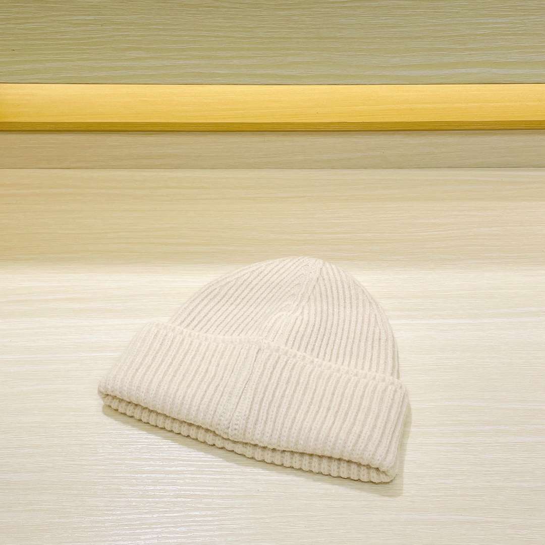 L0vis Vvtt0n Ahead Beanie White For Women