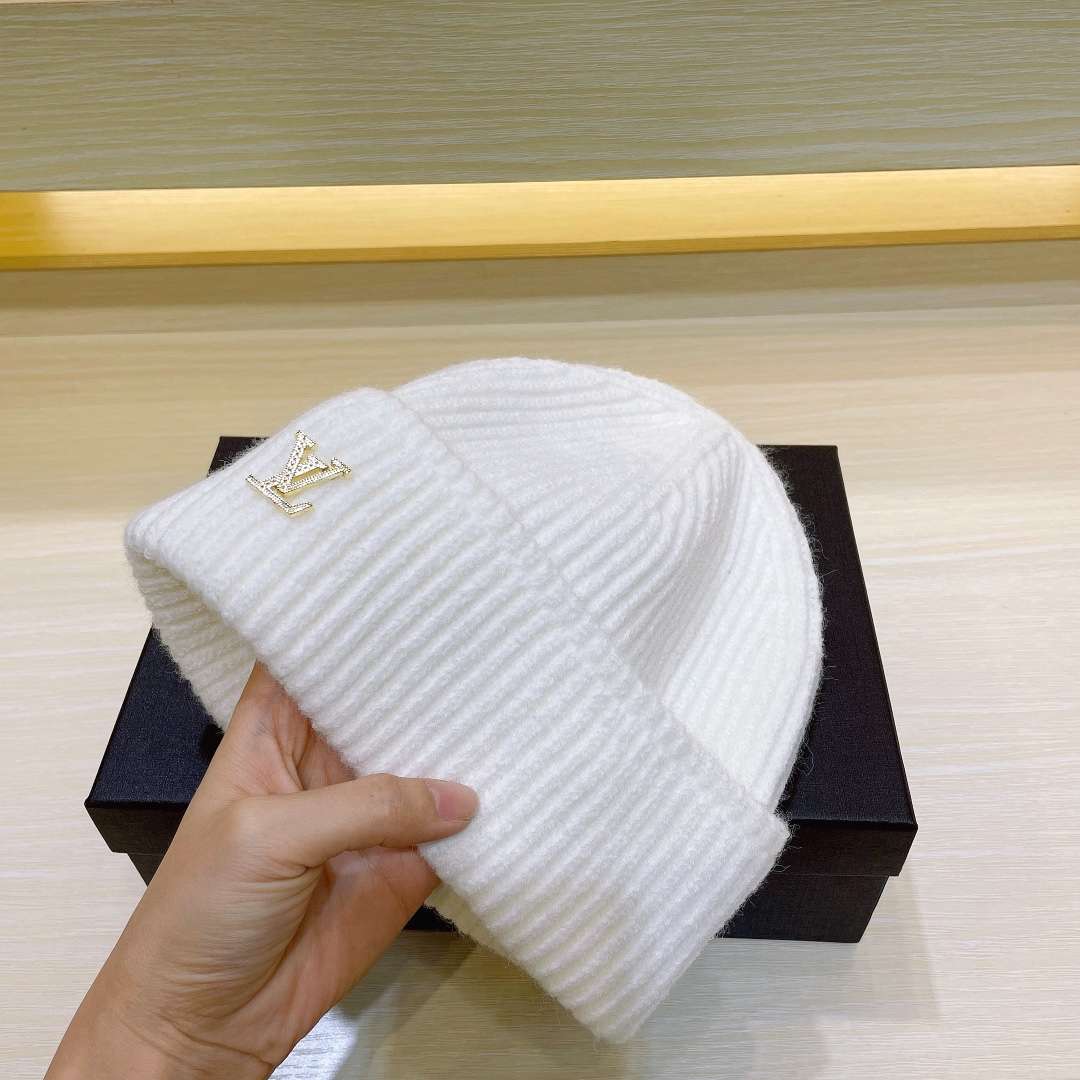 L0vis Vvtt0n Ahead Beanie White For Women