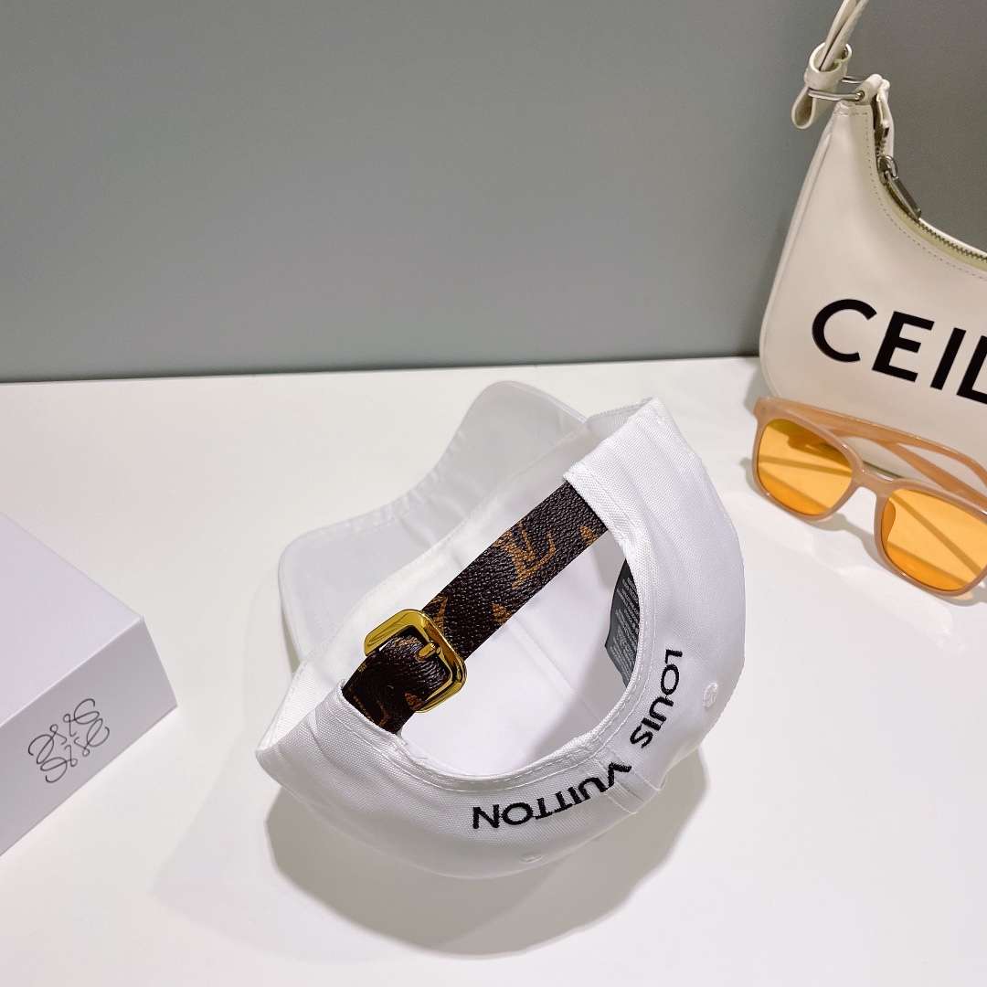 L0vis Vvtt0n Baseball Cap White For Men