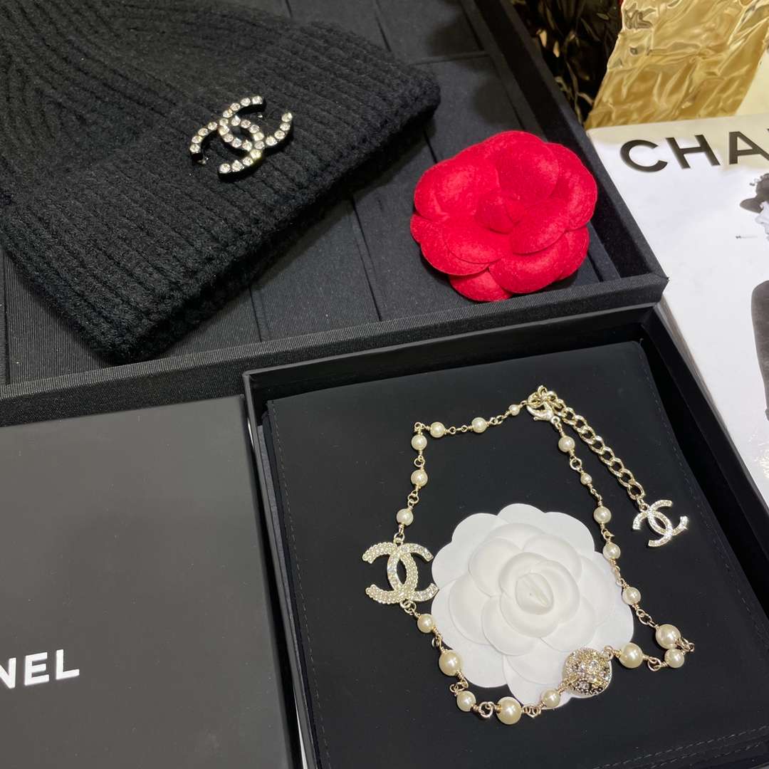 Ch**el Round Crystal Pearl Necklace Gold For Women