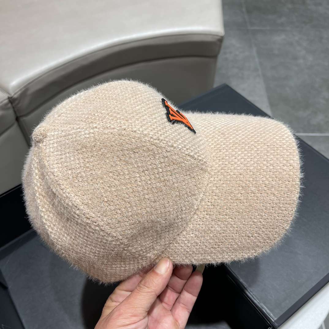 L0vis Vvtt0n Corduroy Cap Beige For Women