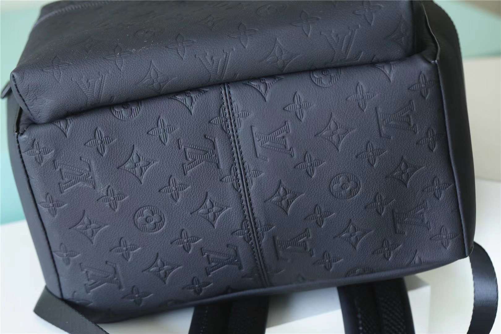 L0vis Vvtt0n Discovery Backpack Black For Men 11.4in/29cm