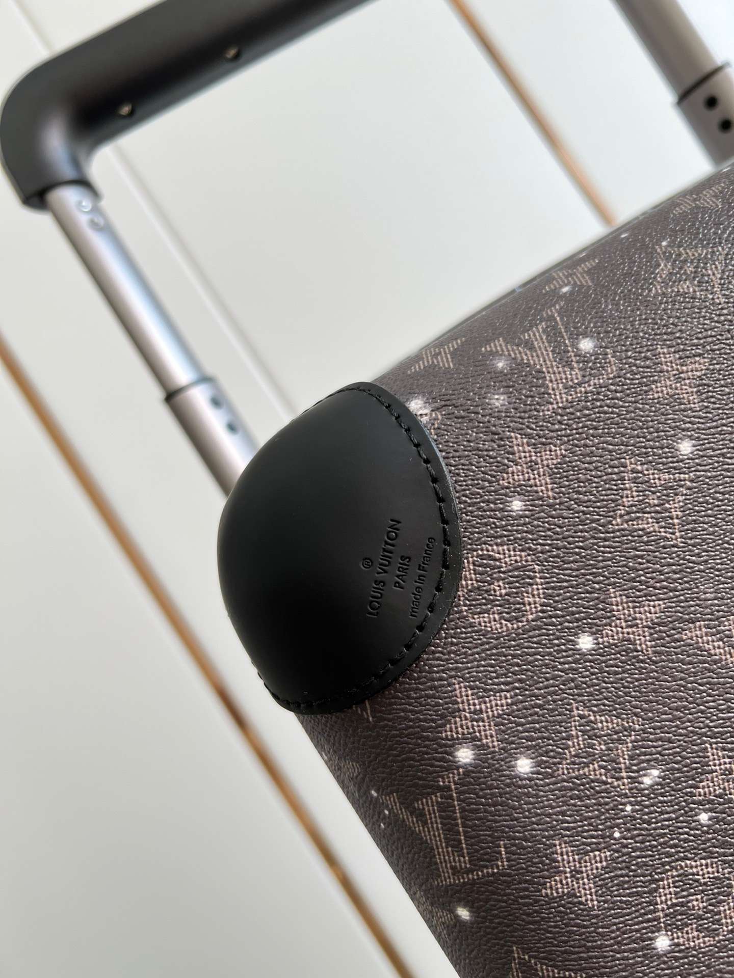 L0vis Vvtt0n Monogram Horizon 55 Grey 21.7in/55cm