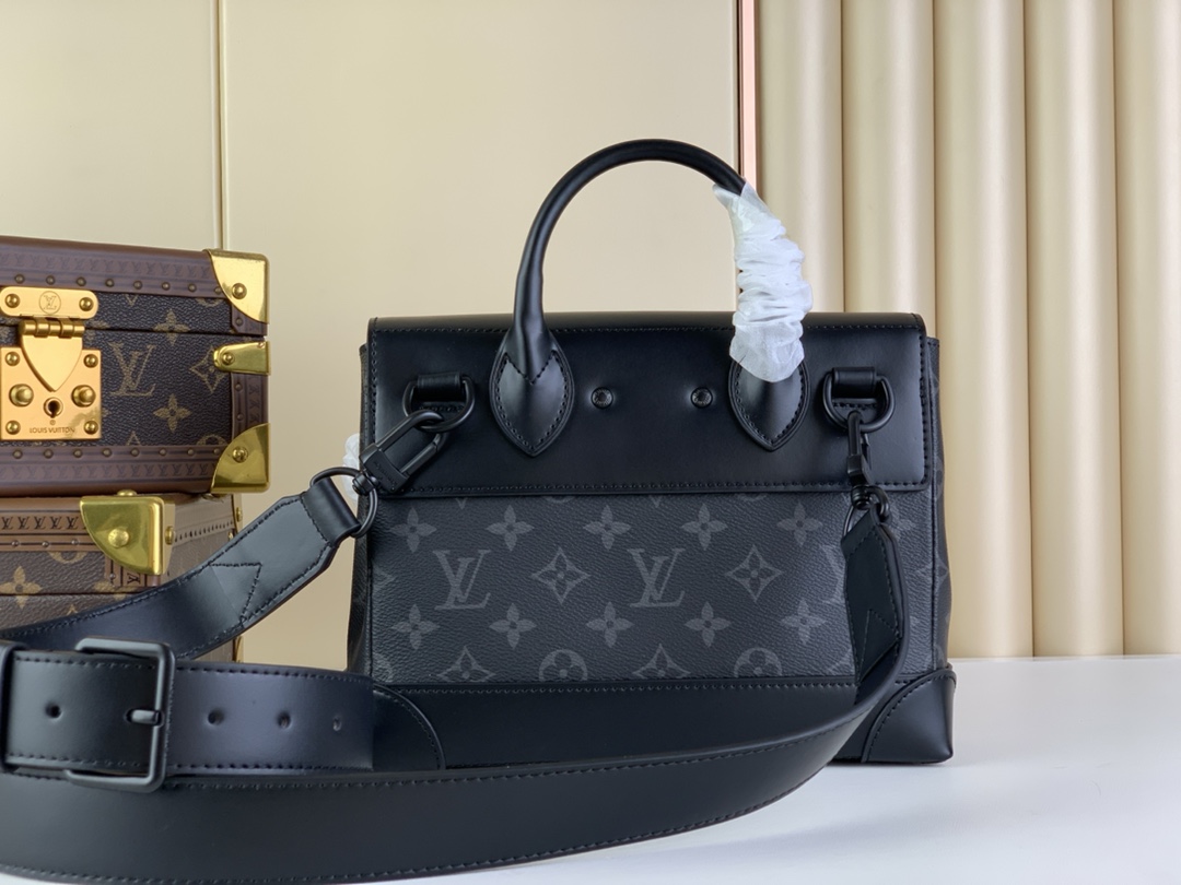 L0vis Vvtt0n Steamer PM Black For Men 9.8in/25cm M46953