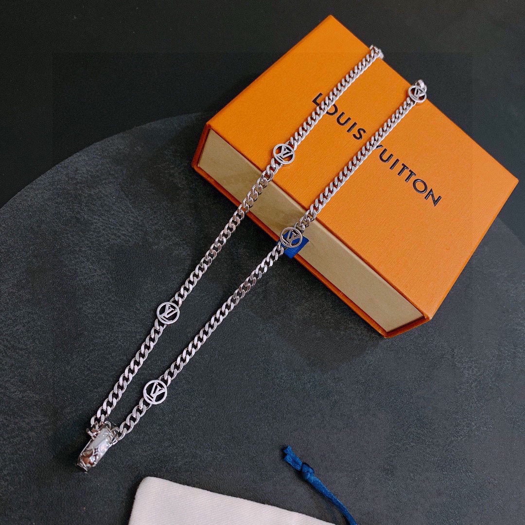 L0vis Vvtt0n Necklace Silver For Women