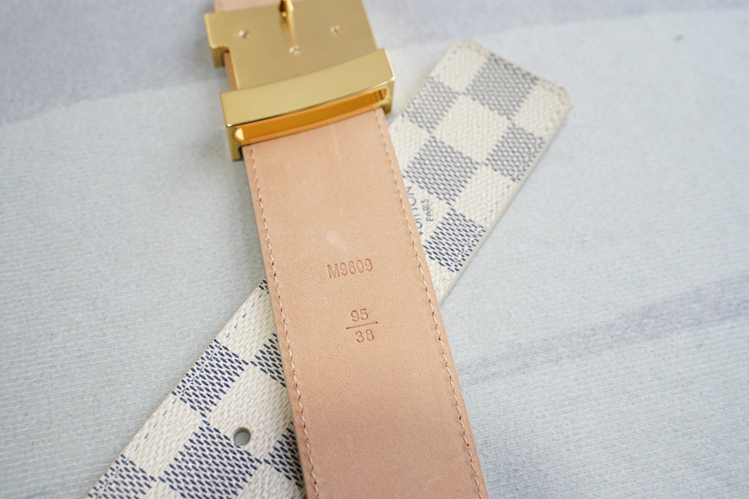 L0vis Vvtt0n LV Initiales Damier Azur Canvas Belt Grey For Women M9609U