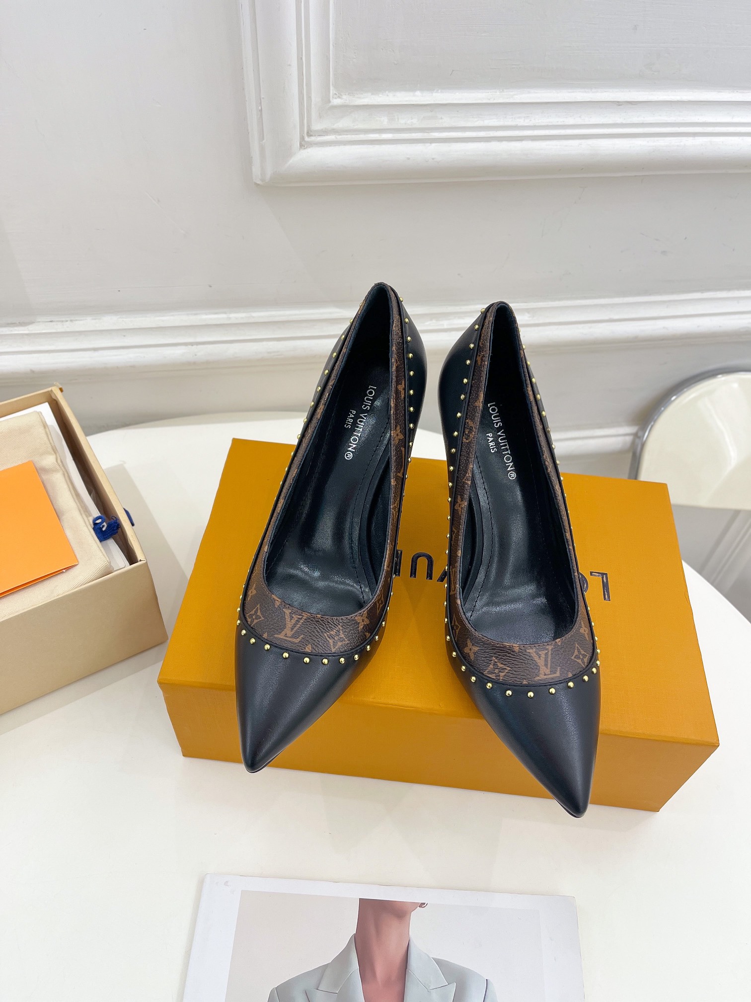 L0vis Vvtt0n Signature Pump Black For Women 9.5/3.7in 1AACFB